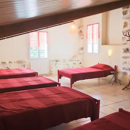Le « Chateau » Vous Offre 8 Gites, Tous Differents Et Uniques. 度假居 *