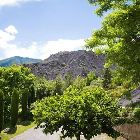 Le « Chateau » Vous Offre 8 Gites, Tous Differents Et Uniques. *