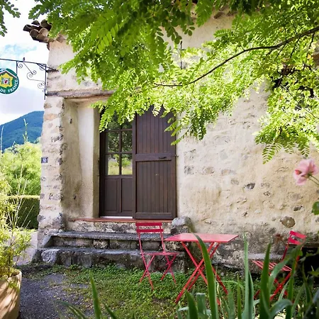 Le « Chateau » Vous Offre 8 Gites, Tous Differents Et Uniques. 度假居