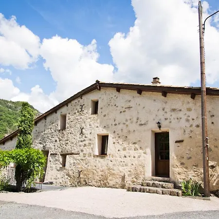 度假居 Le « Chateau » Vous Offre 8 Gites, Tous Differents Et Uniques. La Robine-Sur-Galabre