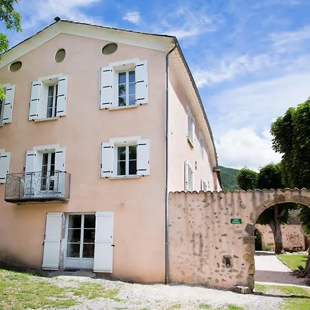 Le « Chateau » Vous Offre 8 Gites, Tous Differents Et Uniques. 度假居 *