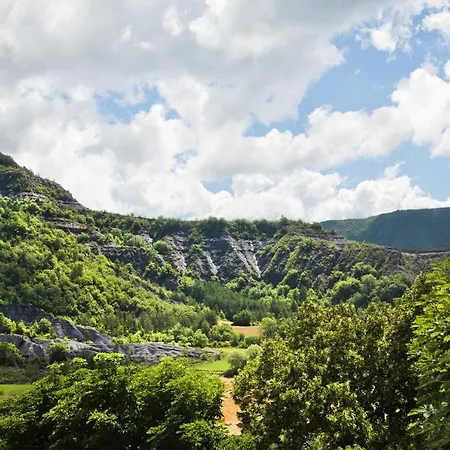 Le « Chateau » Vous Offre 8 Gites, Tous Differents Et Uniques. *